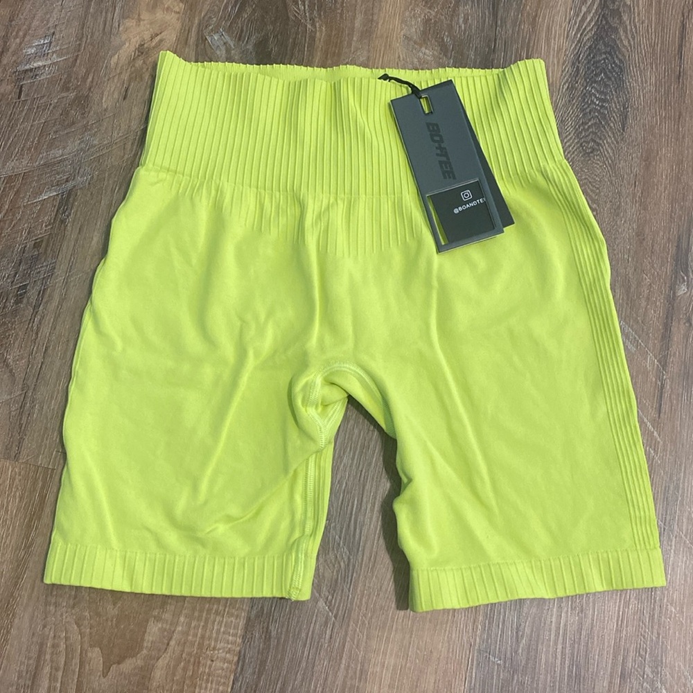 NWT Neon Bo+Tee Biker Shorts